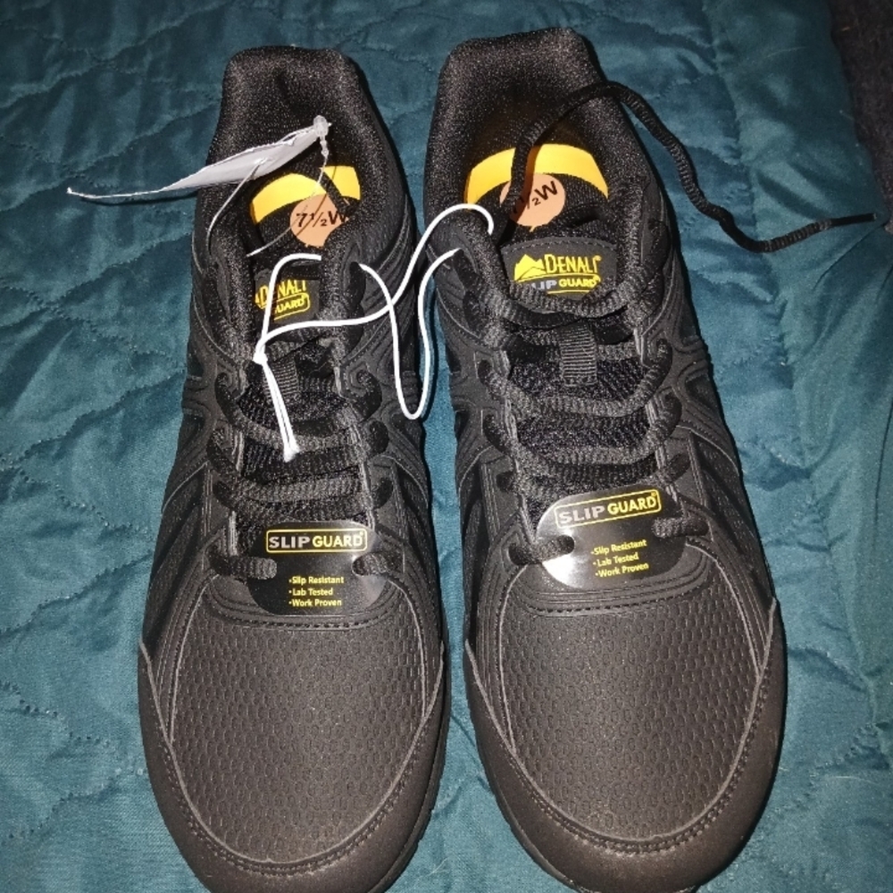 Men's Black Slip Guard Shoes 7.5W